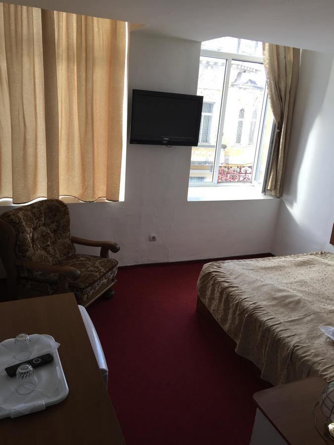 Hotel Rares Botoșani Bagian luar foto