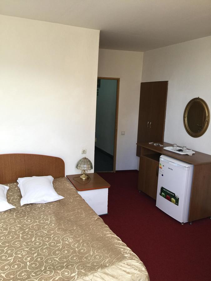 Hotel Rares Botoșani Bagian luar foto