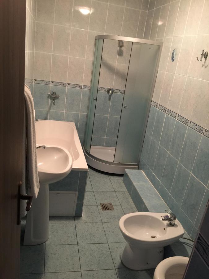 Hotel Rares Botoșani Bagian luar foto
