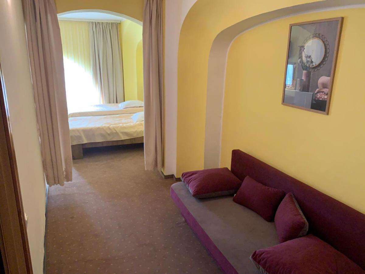 Hotel Rares Botoșani Bagian luar foto