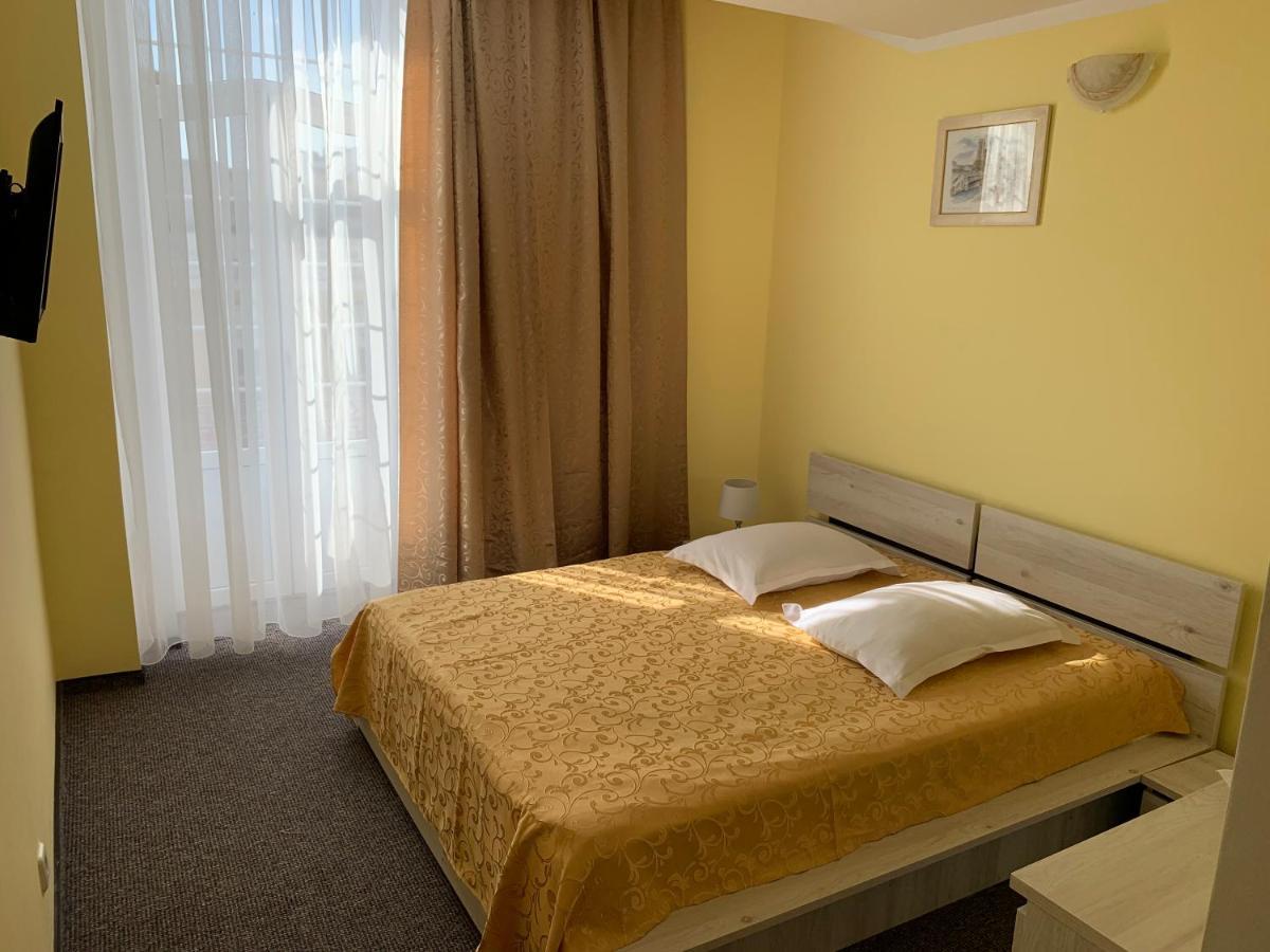 Hotel Rares Botoșani Bagian luar foto