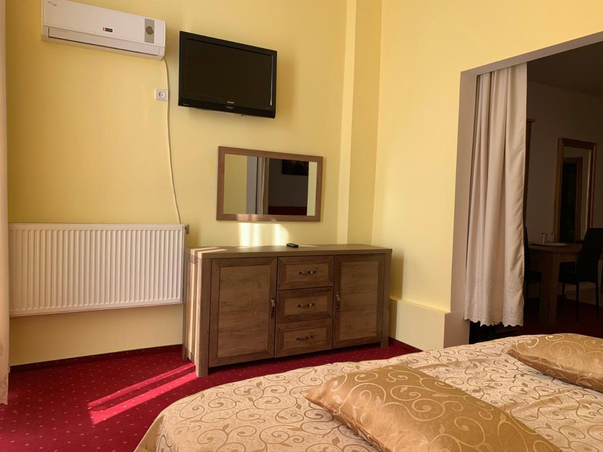 Hotel Rares Botoșani Bagian luar foto