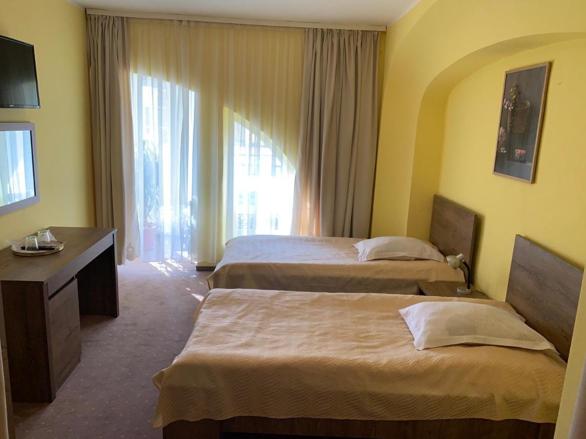 Hotel Rares Botoșani Bagian luar foto